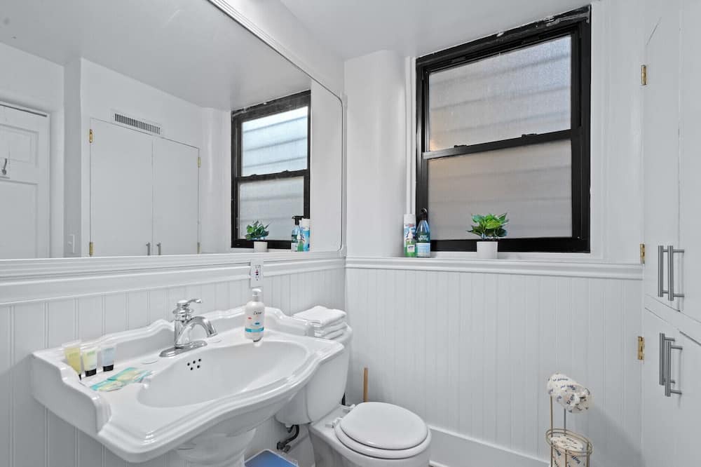 Photo of Bathroom in Old Town Triangle