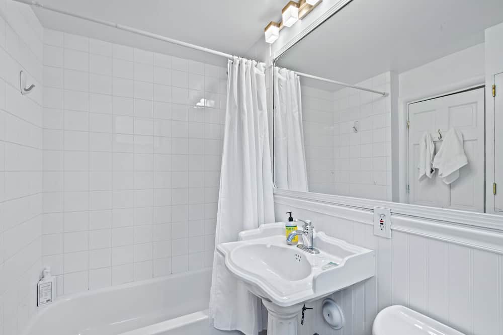 Photo of Bathroom in Old Town Triangle