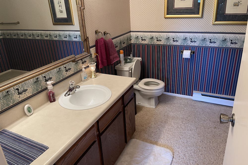 Photo of Bathroom in Goreville