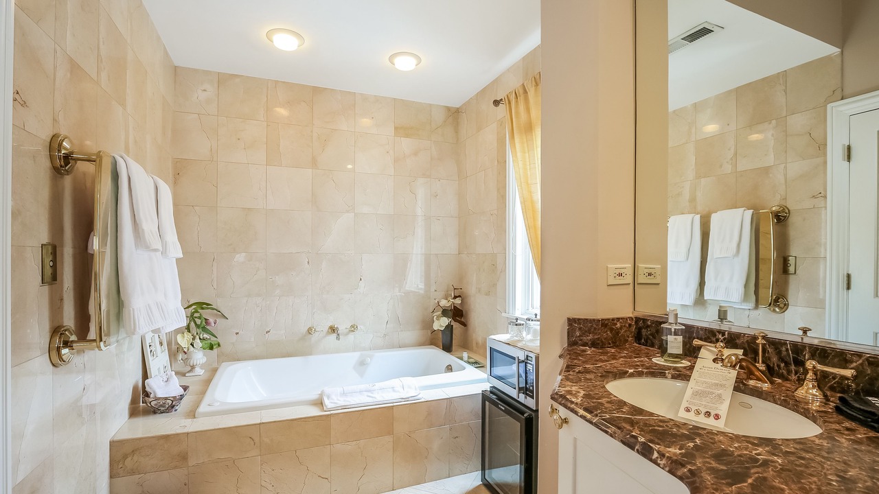 Photo of Bathroom in Oak Park