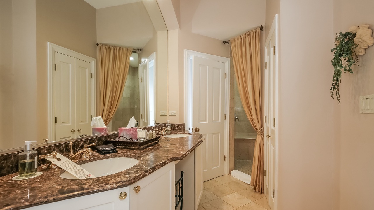 Photo of Bathroom in Oak Park