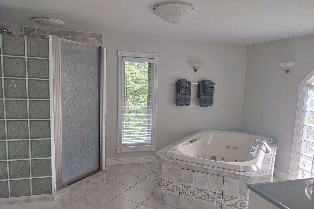Photo of Bathroom in Ottawa