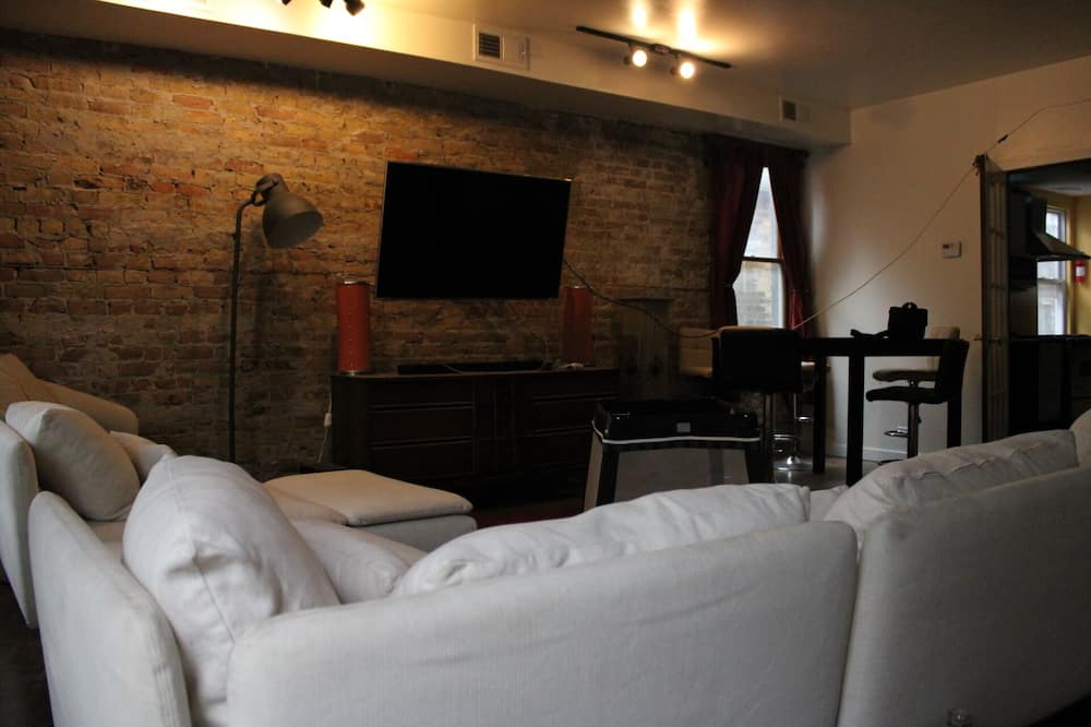 Photo of Livingroom in Pulaski Park