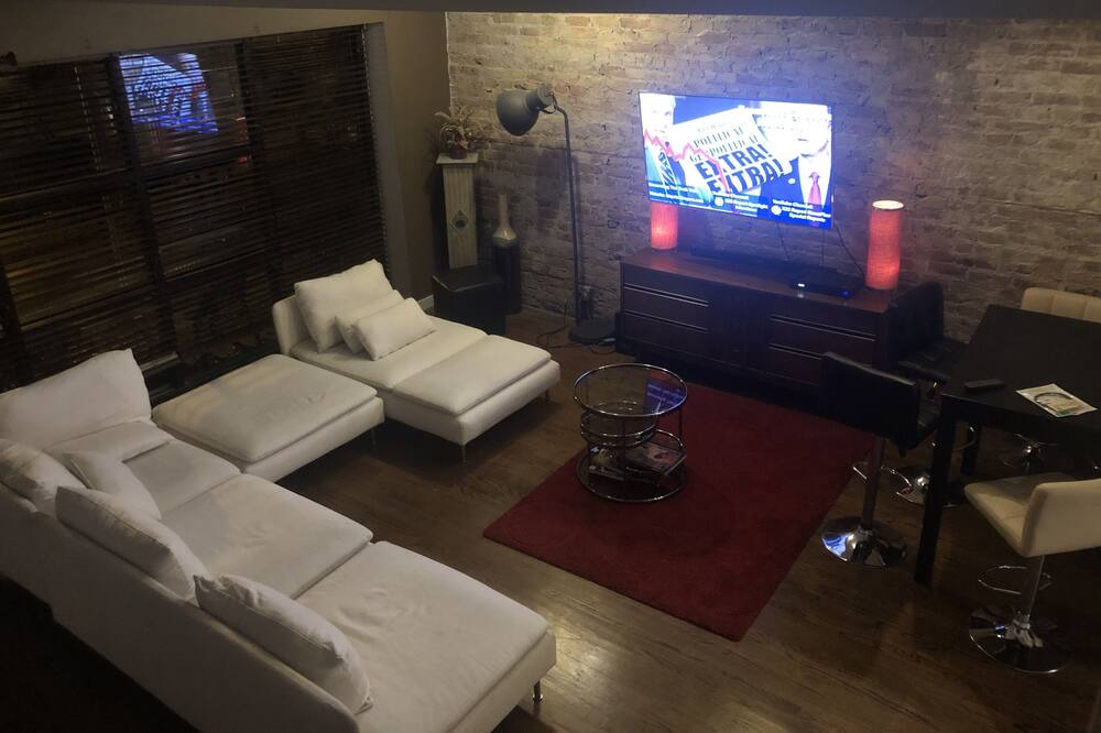 Photo of Livingroom in Pulaski Park
