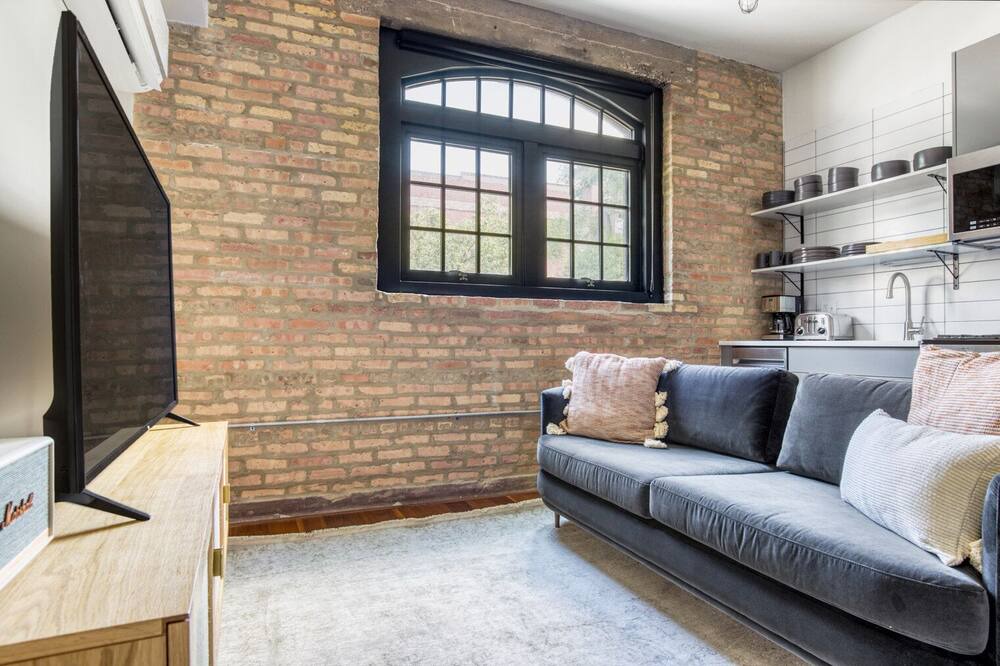 Photo of Livingroom in Near West Side