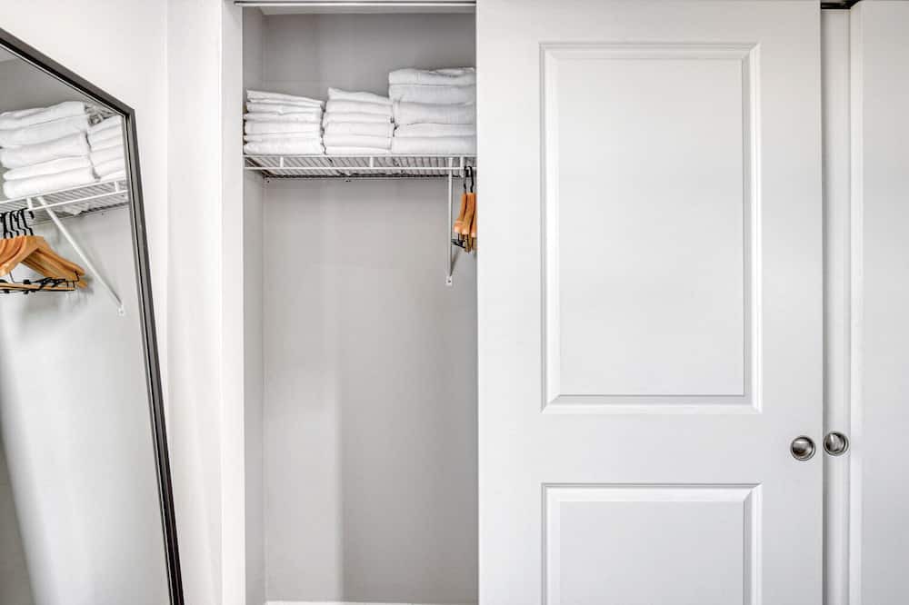 Photo of Bedroom in Lakeview