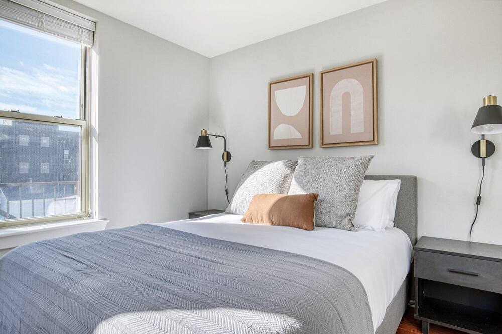 Photo of Bedroom in Lakeview