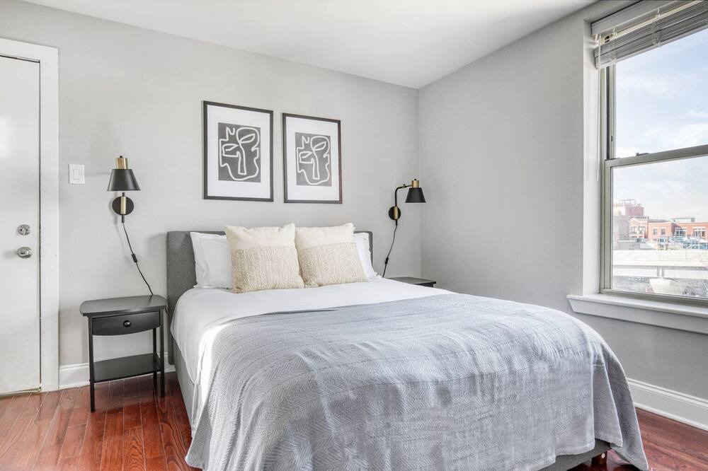 Photo of Bedroom in Lakeview