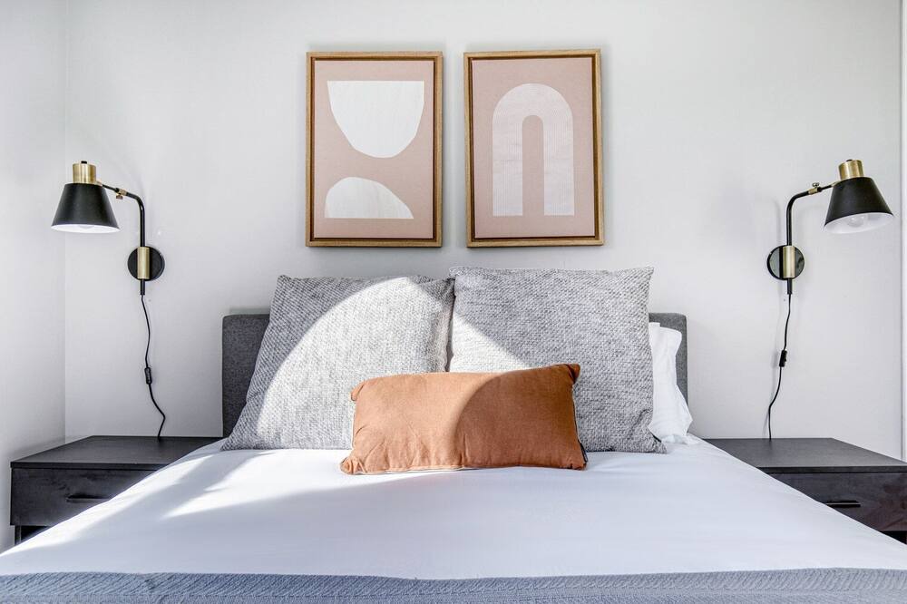 Photo of Bedroom in Lakeview