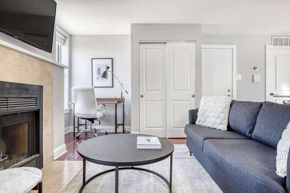 Photo of Livingroom in Lakeview