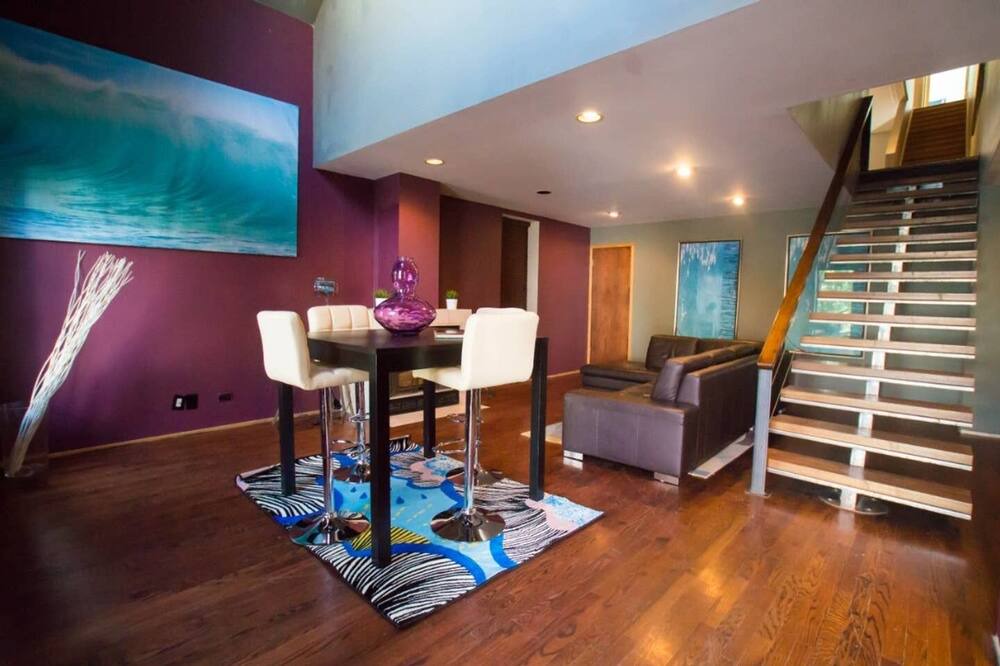 Photo of Livingroom in Pulaski Park