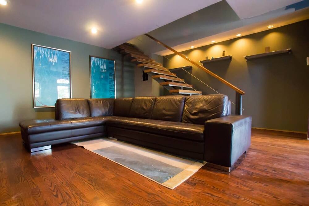 Photo of Livingroom in Pulaski Park