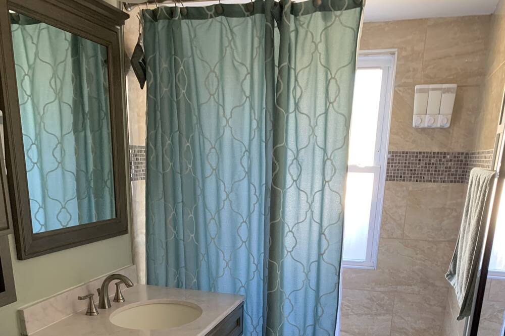 Photo of Bathroom in Oak Lawn