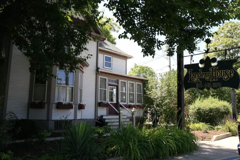 Photo of Outdoor in Utica
