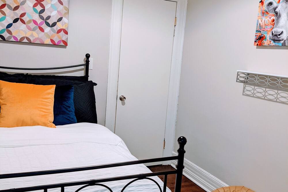 Photo of Bedroom in Bronzeville