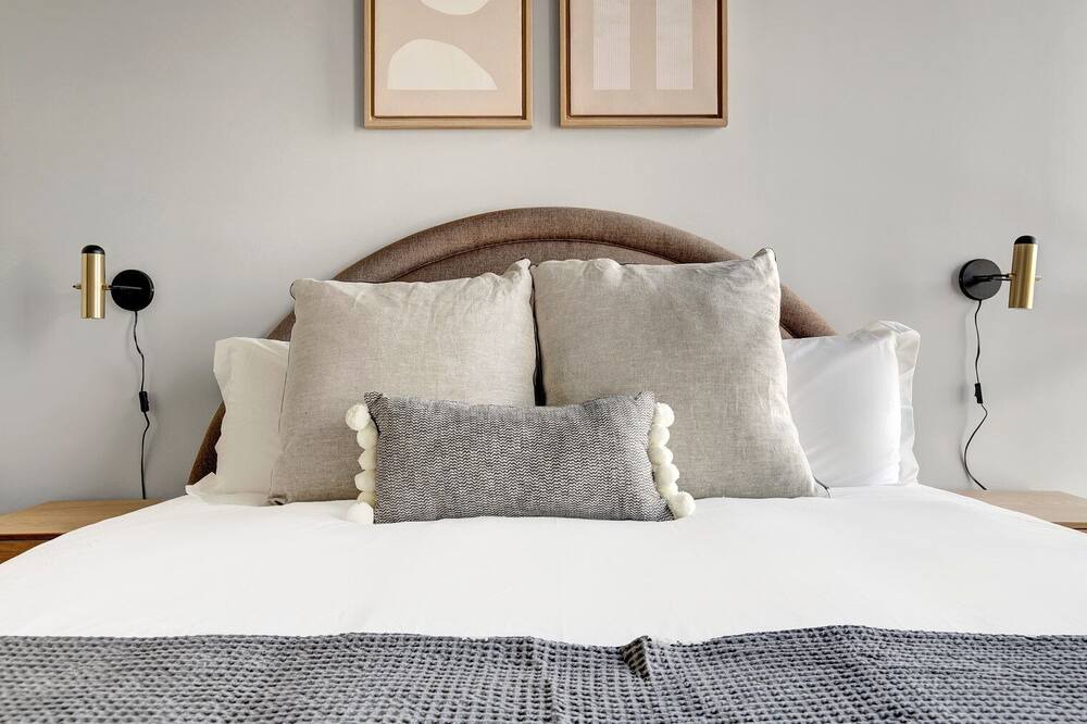 Photo of Bedroom in Near West Side