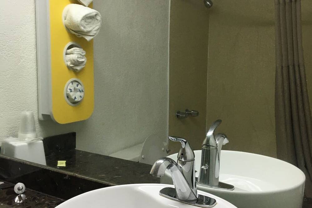 Photo of Bathroom in Melrose Park