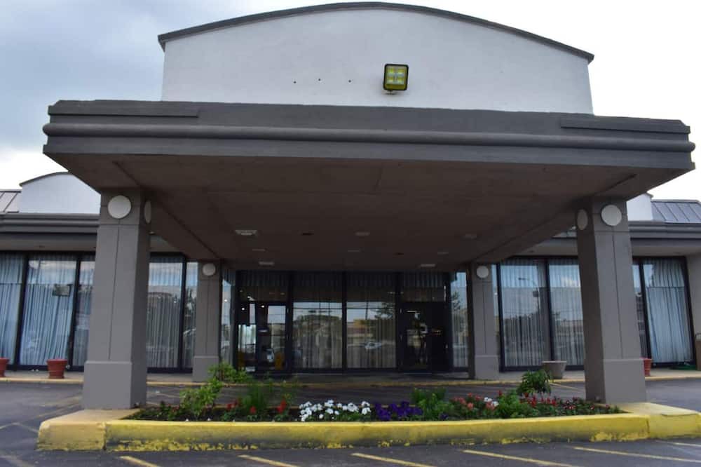 Photo of Outdoor in Melrose Park