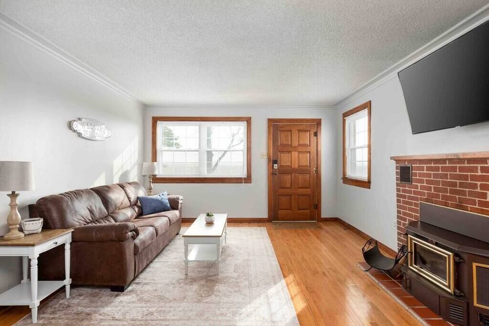 Photo of Livingroom in Plainview
