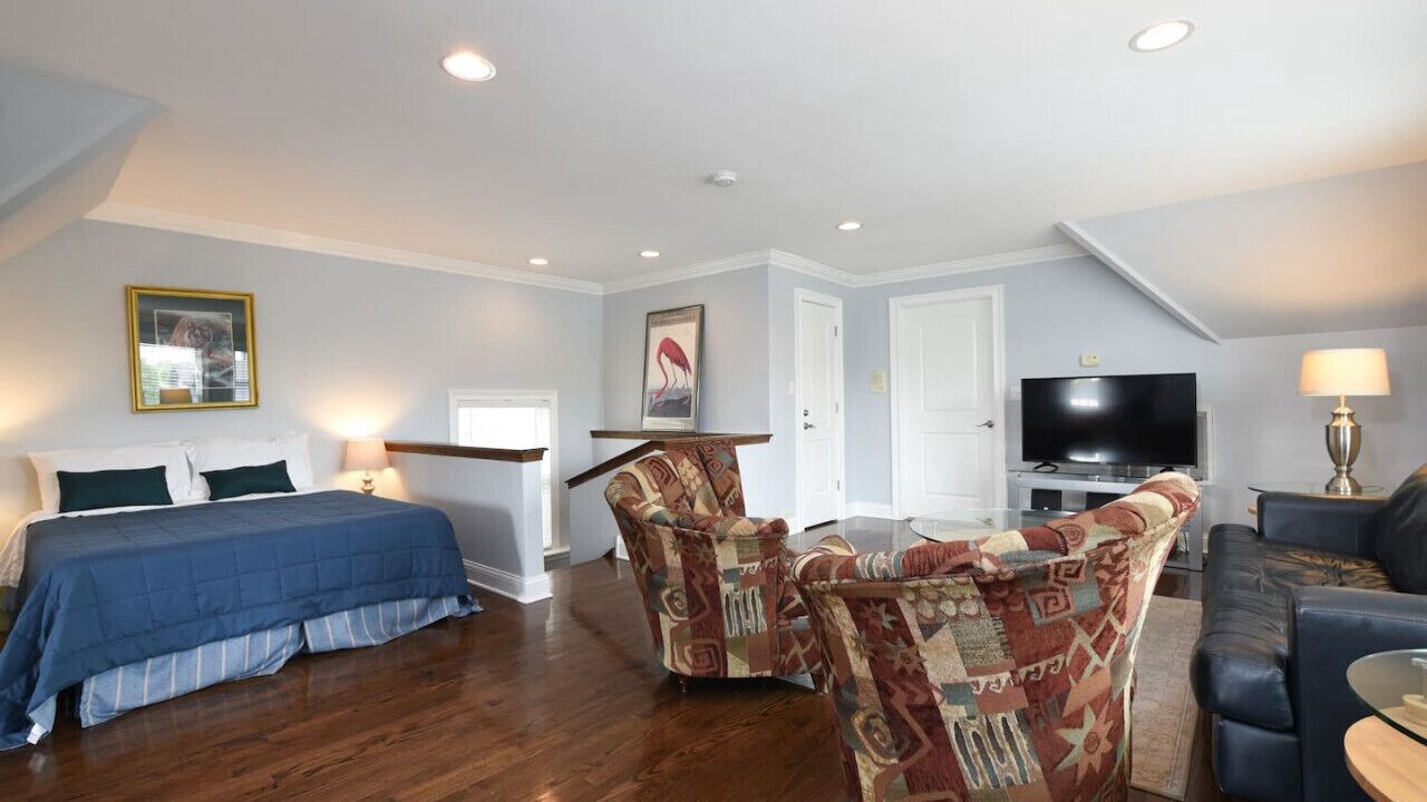 Photo of Livingroom in North Center