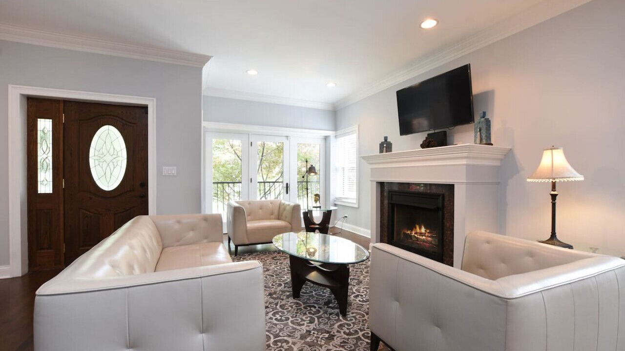 Photo of Livingroom in North Center