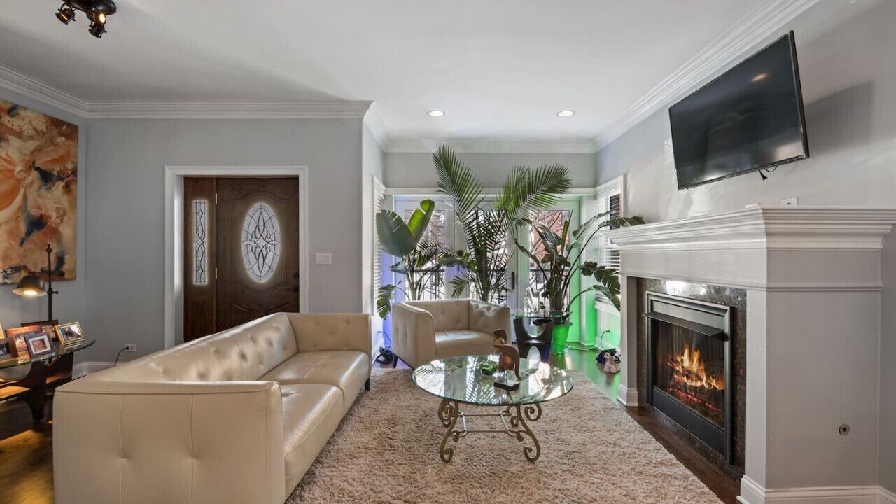 Photo of Livingroom in North Center