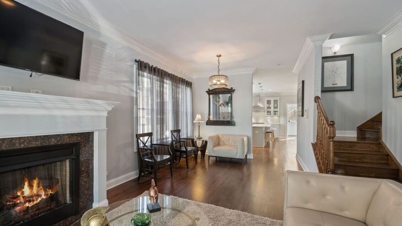 Photo of Livingroom in North Center
