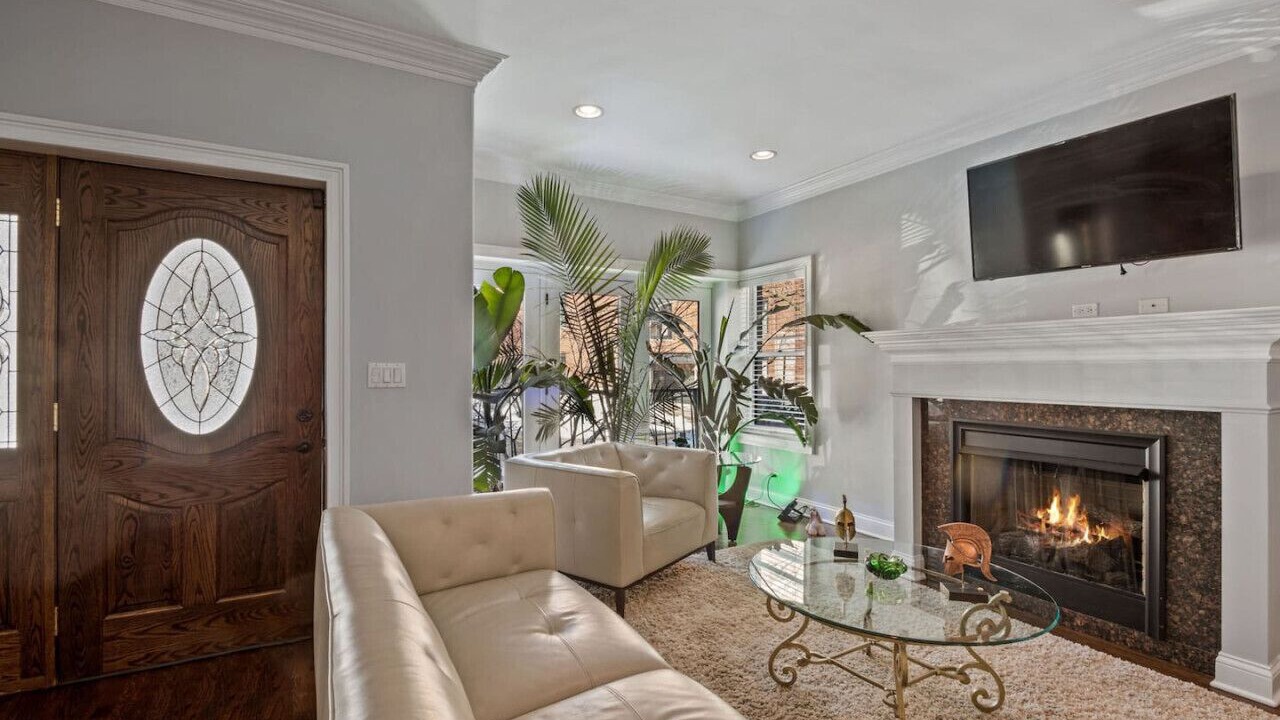 Photo of Livingroom in North Center