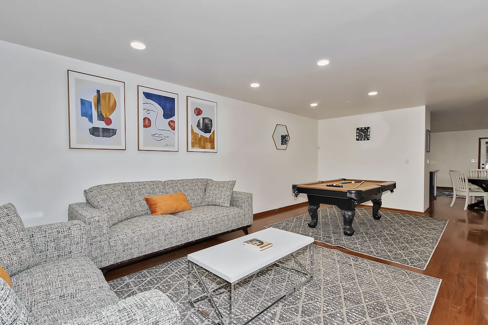Photo of Livingroom in Round Lake Beach
