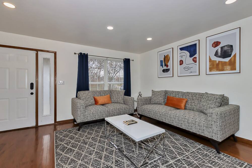 Photo of Livingroom in Round Lake Beach