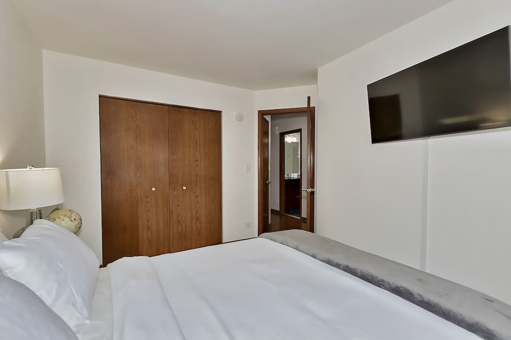 Photo of Bedroom in Round Lake Beach