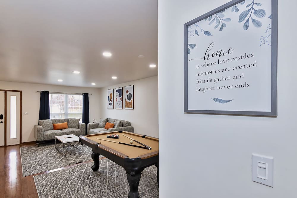 Photo of Livingroom in Round Lake Beach