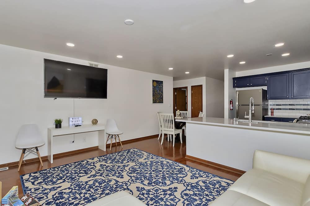 Photo of Bedroom in Round Lake Beach