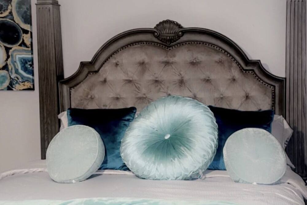 Photo of Bedroom in Lisle
