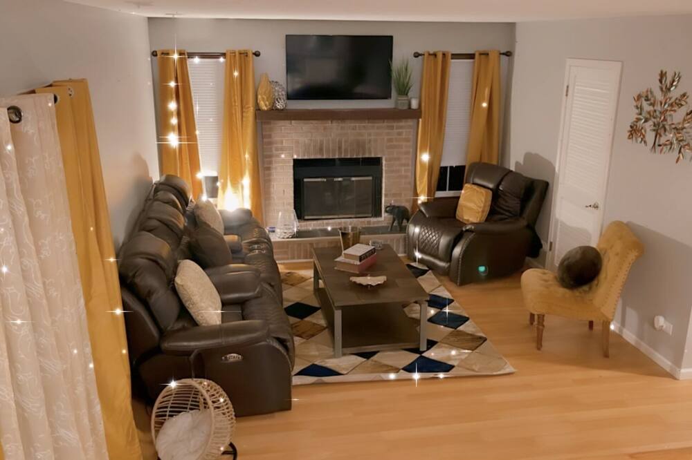 Photo of Bedroom in Lisle