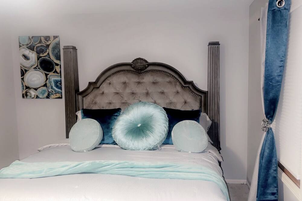Photo of Bedroom in Lisle