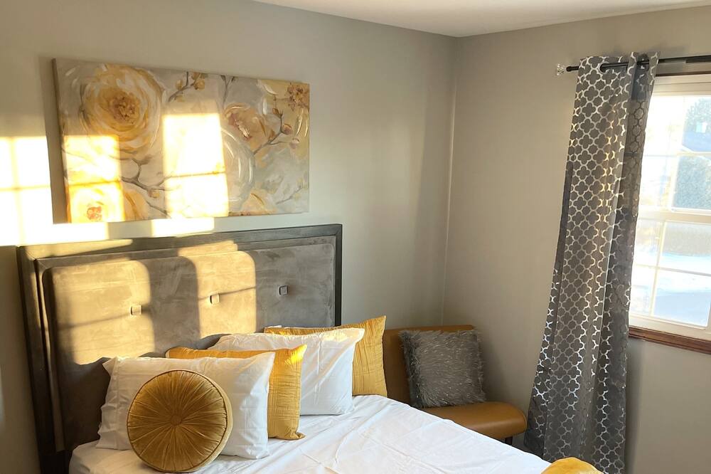 Photo of Bedroom in Lisle