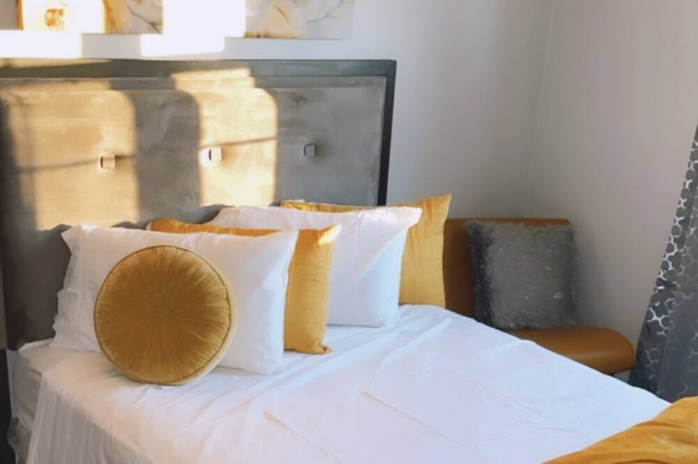 Photo of Bedroom in Lisle
