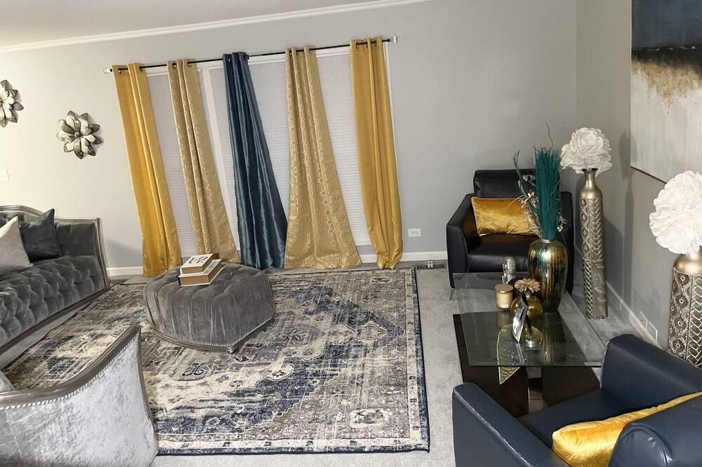 Photo of Livingroom in Lisle