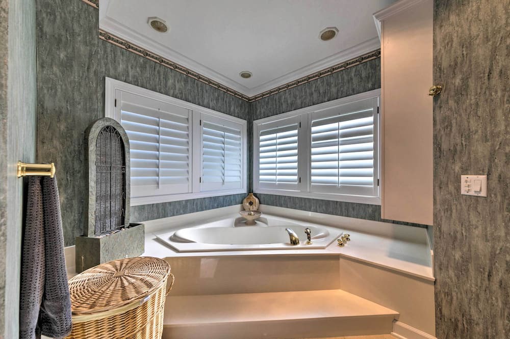 Photo of Bathroom in Carbondale