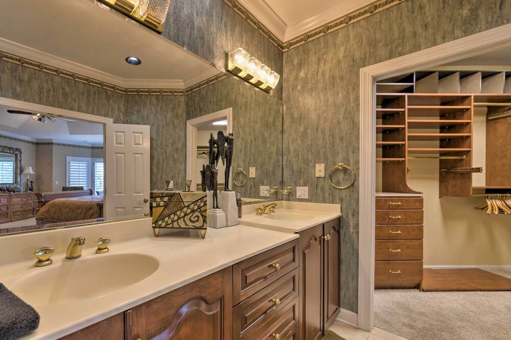 Photo of Bathroom in Carbondale