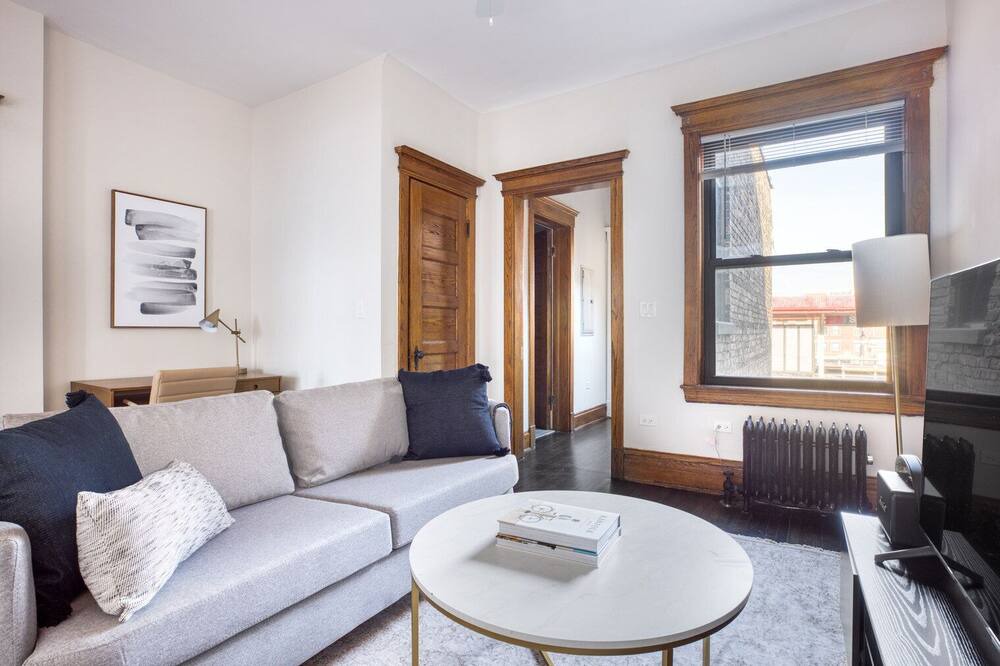 Photo of Livingroom in Wrigleyville