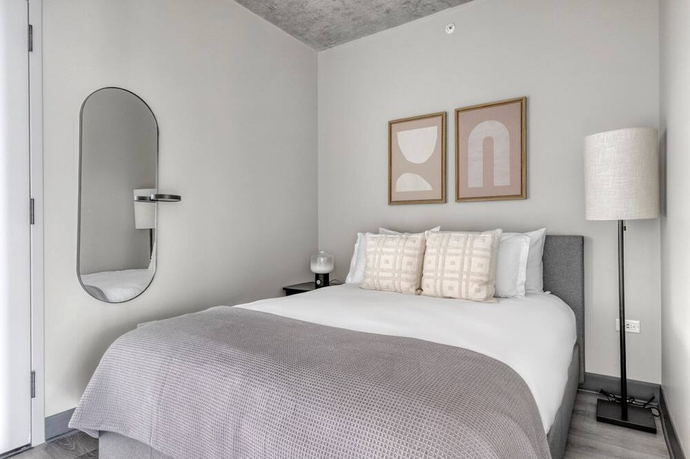 Photo of Bedroom in Near West Side
