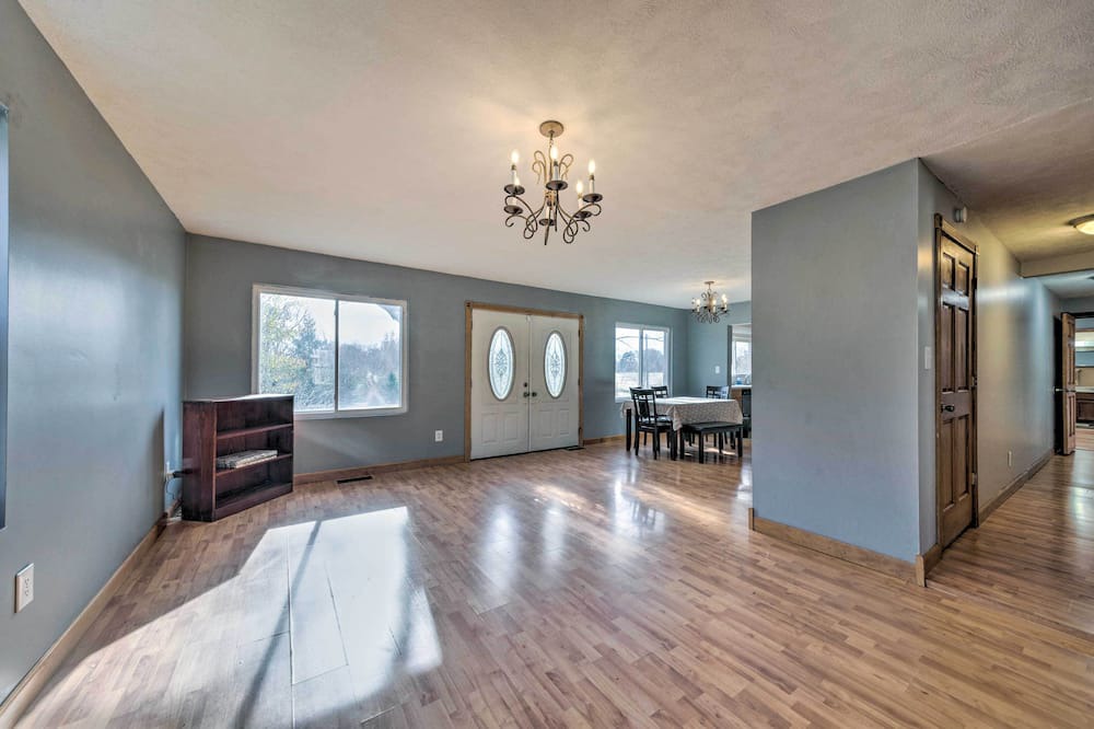 Photo of Bedroom in Benton