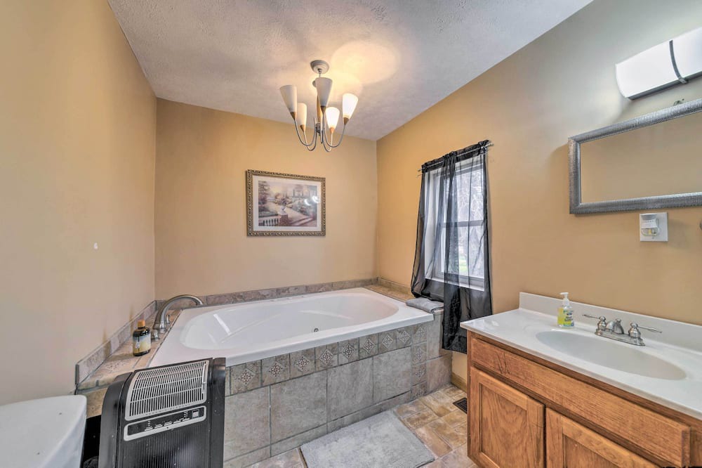 Photo of Bathroom in Benton