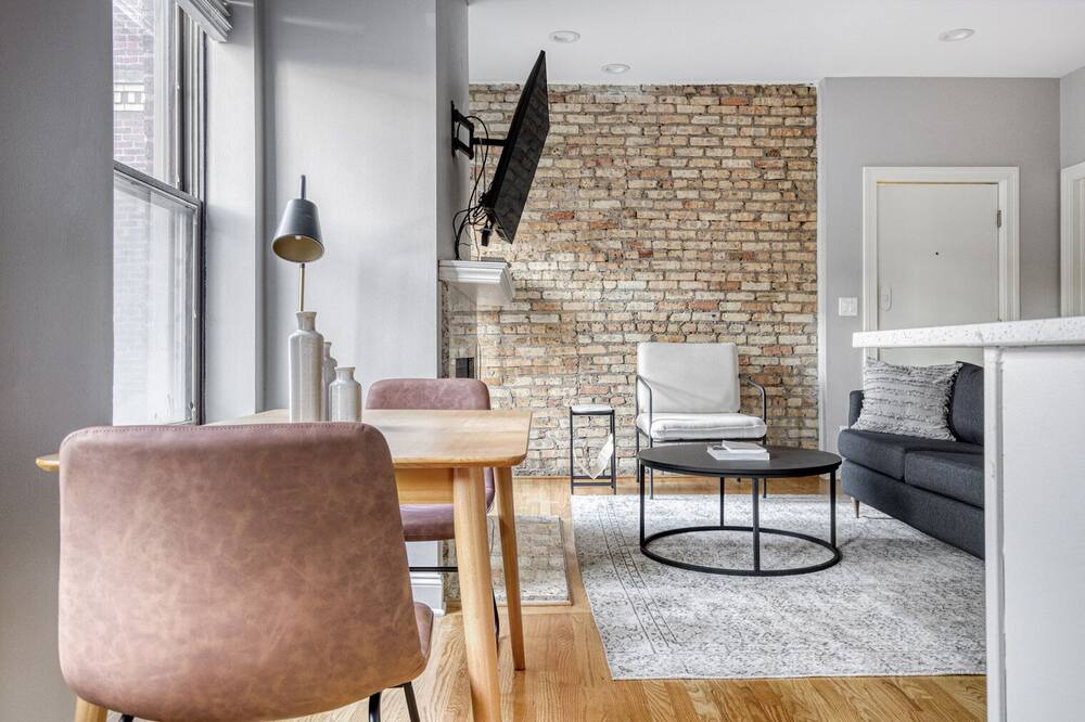 Photo of Livingroom in Lakeview