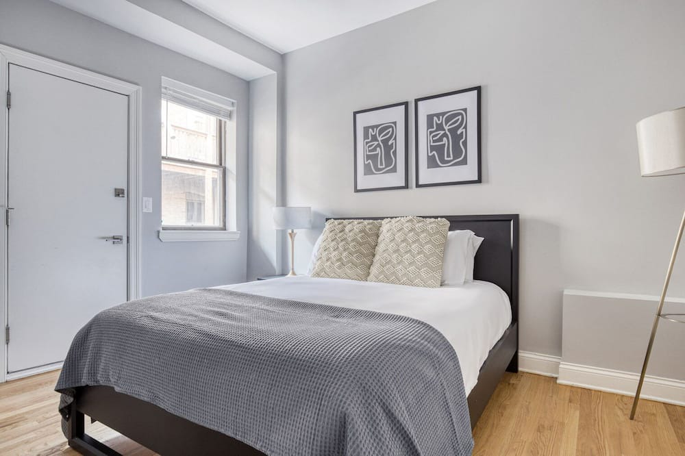 Photo of Bedroom in Lakeview