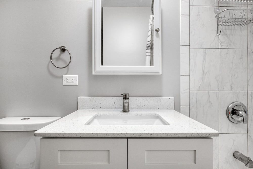 Photo of Bathroom in Lakeview