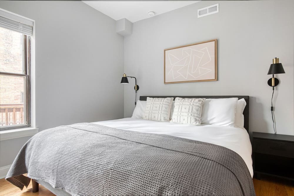 Photo of Bedroom in Lakeview