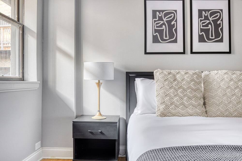 Photo of Bedroom in Lakeview